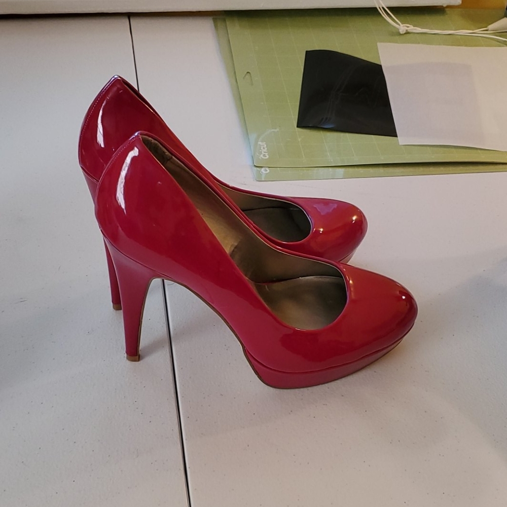 Shoes - Picture 2 of 2